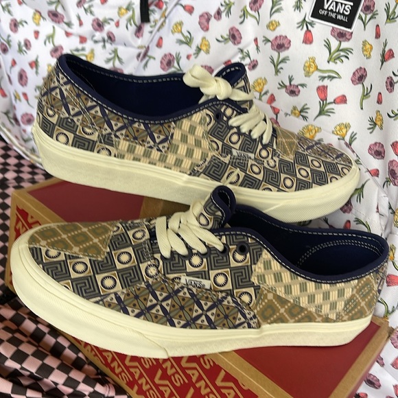 Vans Men’s Authentic Patchwork 
Geo Trek Navy
VN0A7Q4ONVY
Sneakers - Picture 11 of 16